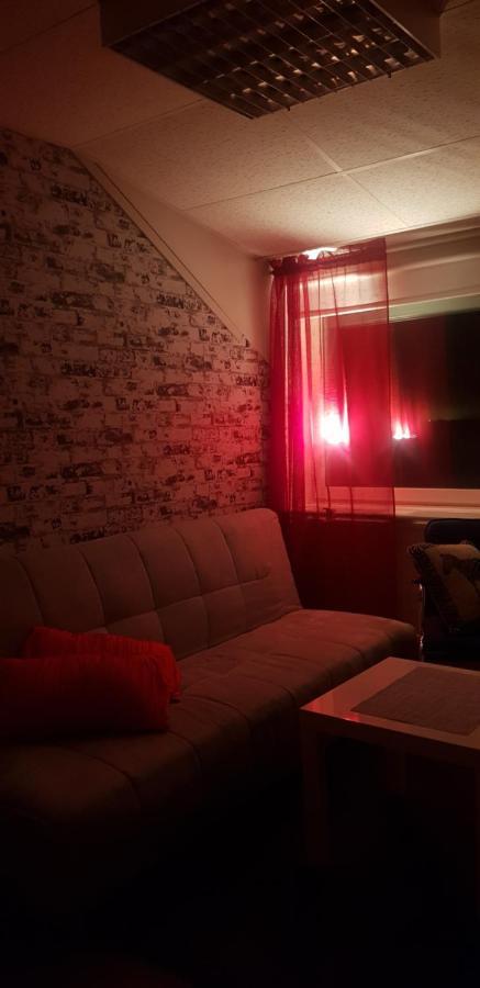 Dessans Cafe & Logi Hotel Pello Bagian luar foto