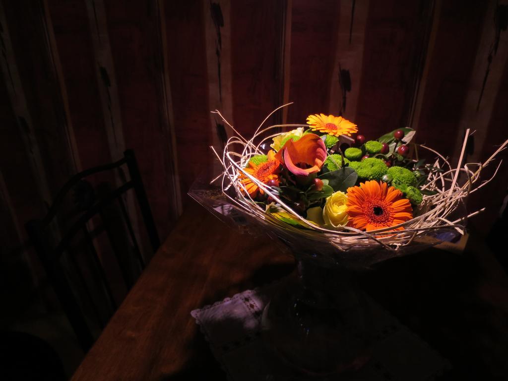 Dessans Cafe & Logi Hotel Pello Bagian luar foto